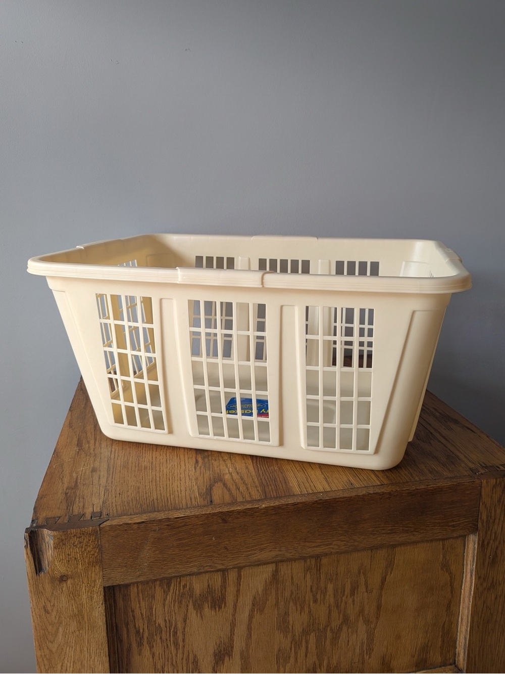 Vintage '90s Rubbermaid Laundry Basket - 2965 Rectangular 1 1/4 Bushel - Almond